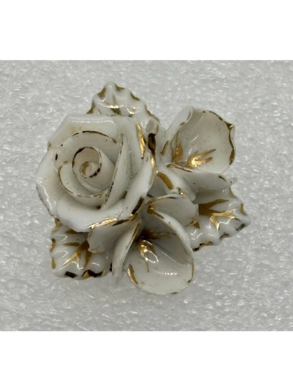 Vintage Japan Porcelain White and Gilt Edged Rose Brooch Hand Painted, Unbranded - Picture 3 of 10